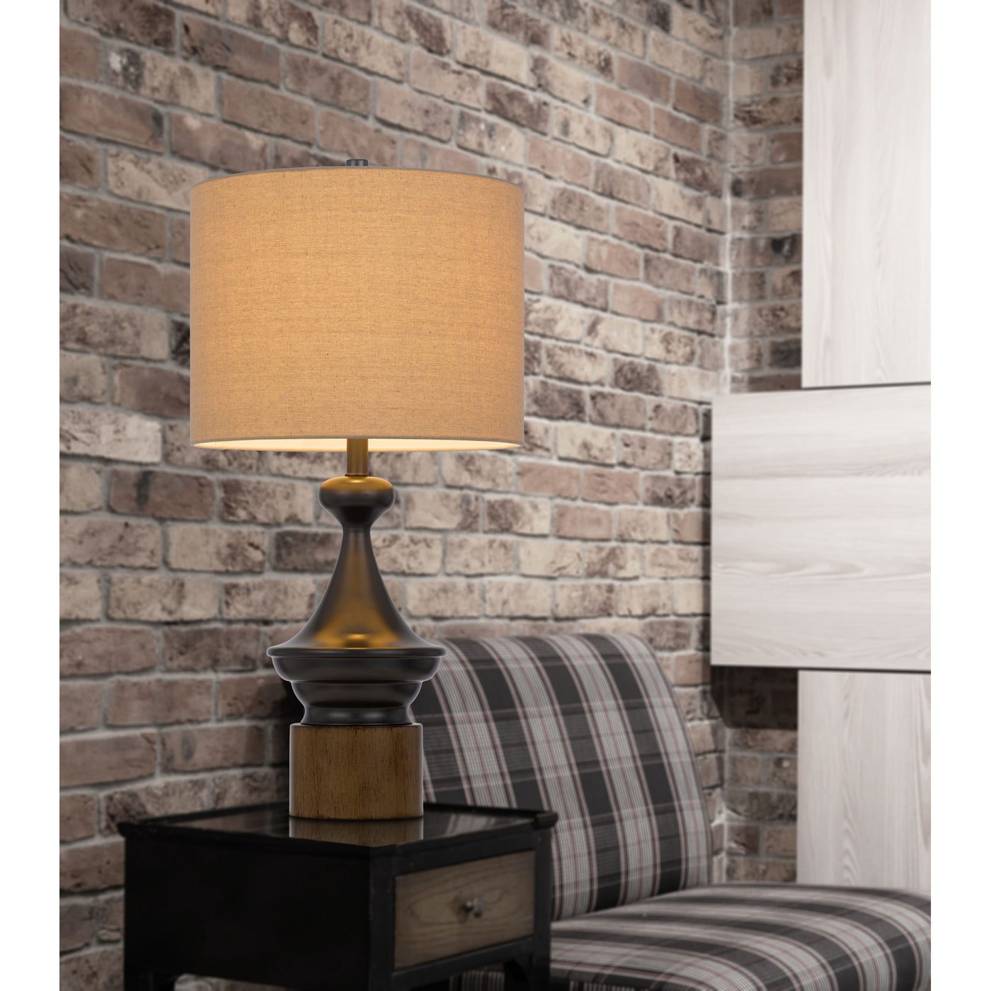 150W 3 WAY STERLING METAL/TABLE LAMP WITH FAUX WOOD METAL BASE AND DRUM LINEN SHADE Table Lamp Cal Lighting