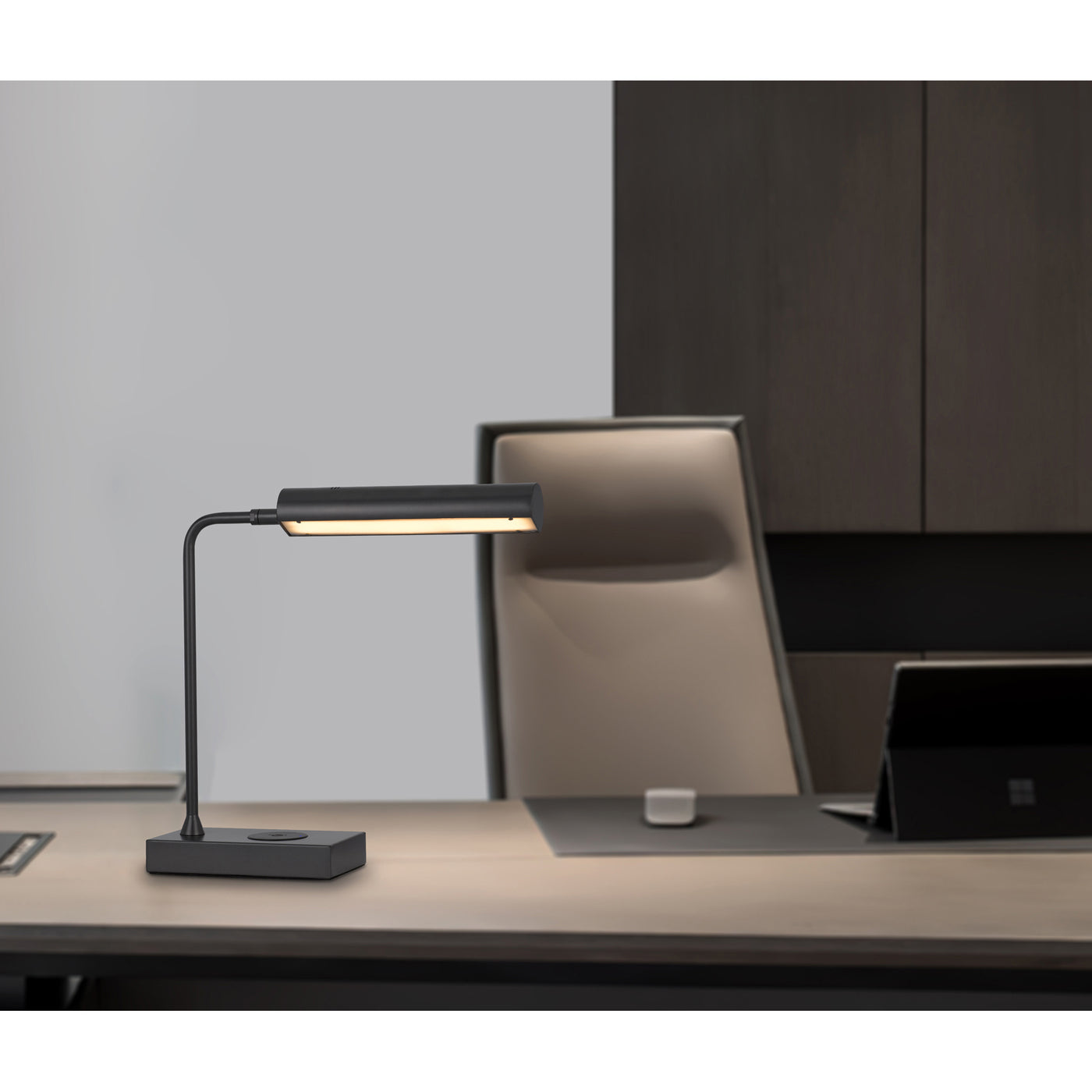 DELRAY 12W INTERGRATED LED METAL DESK LAMP WITH WIRELESS CHARGING PORT Table Lamp Cal Lighting